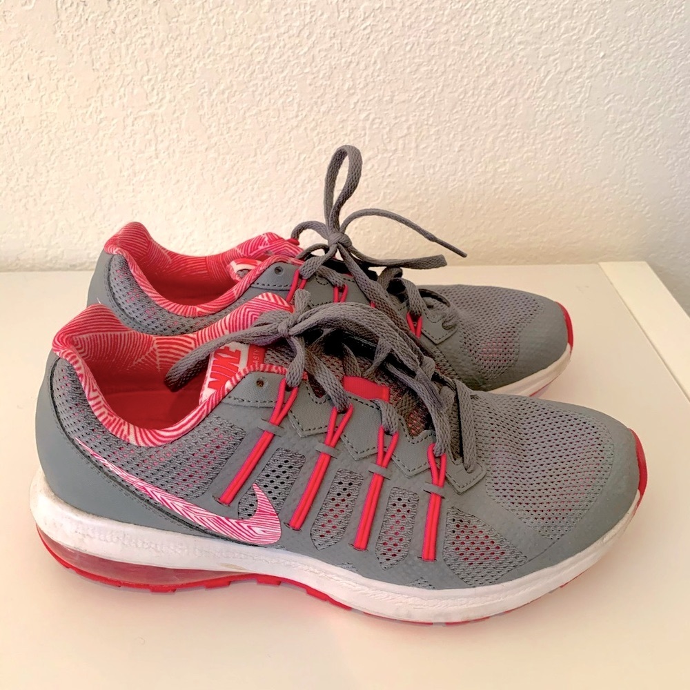 • Nike Sneakers •